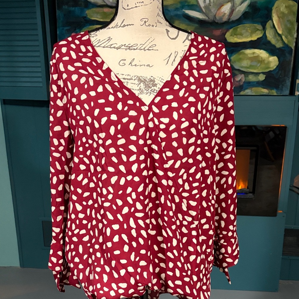Elegant Burgundy Blouse with White Pattern